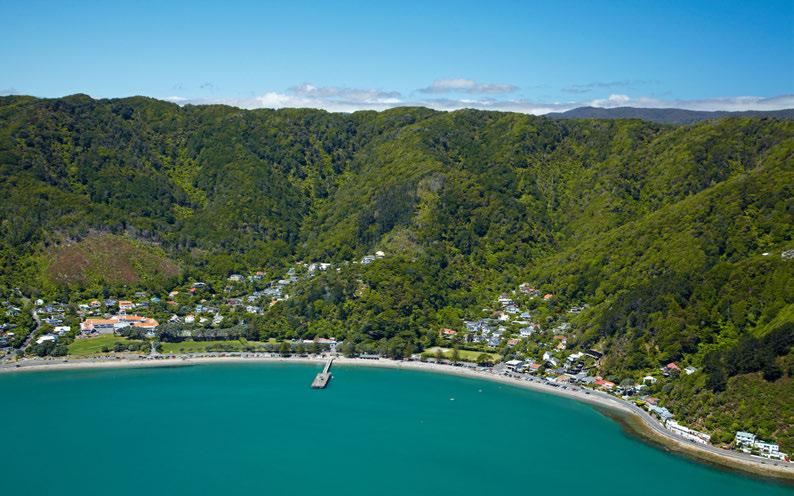Days Bay and Eastbourne Make a weekend of it in the bays long known as "Wellington's playground by the sea" with bush walks, art galleries, and boutiques.