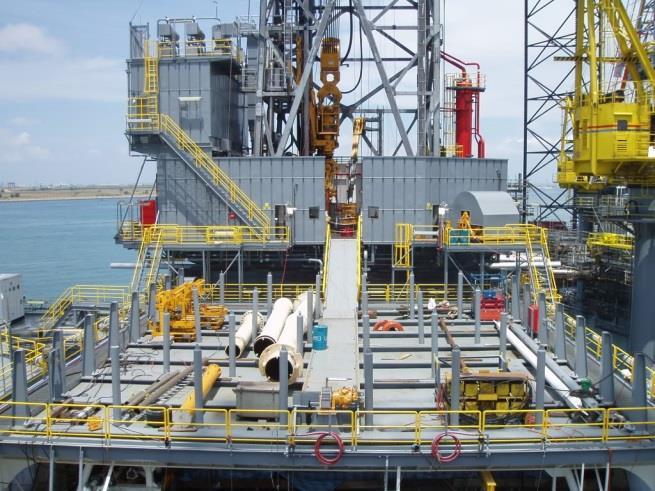 OFFSHORE CRANE OPERATOR STAGE 2 BS7121 PART 11 The Stage 2 Offshore Crane Operator course aims to give participants the knowledge required to operate an offshore crane in a safe and efficient manner.