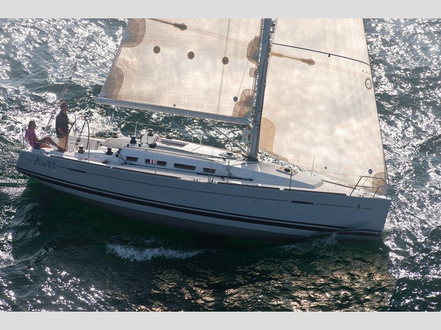 Beneteau First 35 110,000 (Tax Paid) Location: Lymington L.O.A: 10.85 m (35.60 ft) Year: 2010 Length of hull: 10.66 m (34.94 ft) Sail No: GBR1352R L.W.L.: 9.33 m (30.