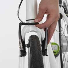 If the brake cable is too tight the cable guide will not locate into the cable holder.