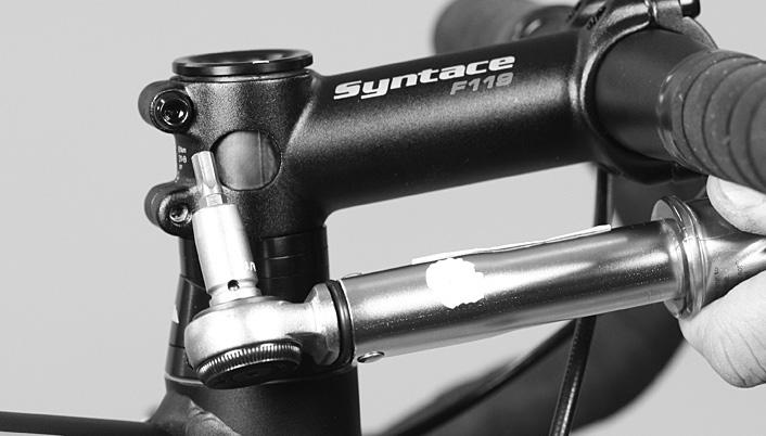 Slde the cap on top of the steerer tube, keep hold of the fork and press stem and cap downwards to elmnate any play.