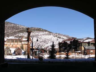 31 Figure 22. The Canyons Resort, Utah. This arching gateway draws people from shade to sun and into the main village core. Figure 23. Telluride, Colorado.