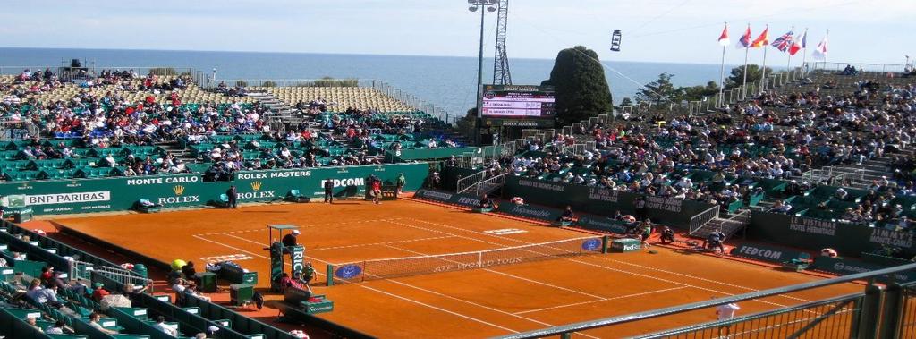 For this reason, the clay courts takes away the advantage to the great servers who base their game in their service doing difficult for them play in this kind of surface.