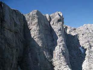 In the Kamnik-Savinja Alps Tone Škarja, Pavle Šimenc and others climbed difficult new routes in Kogel, Štruca, Dolgi hrbet, and elsewhere. 160 Plezalec v steni. (Vir: Fototeka SPM.