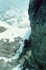 Skalne stopnje v Jugoslovanski smeri po zahodnem grebenu Everesta. (Vir: Fototeka SPM.