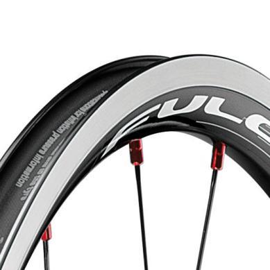 The 20 spoke design in addition to the asymmetric rear rim now with 17C profile offers notable performance such as lateral and torsional rigidity as well as increased