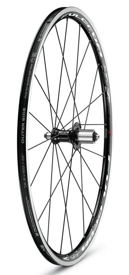 2015 New range preview RACING 7 LG C 17 RIM Rim, nipples, front and rear hub Racing 7 LG: the entry-step on Fulcrum s catalog with a high-performance pedigree.