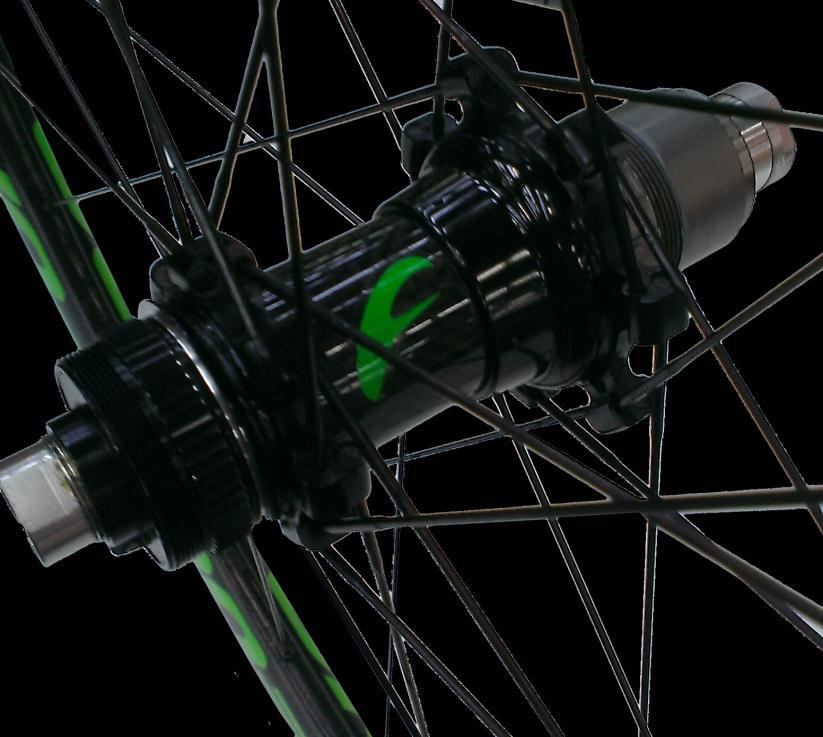2015 New range preview Hubs & Spokes Hub body in carbon + FW body in titanium - High level of lateral stiffness - Minimum weight possible - Increased reactivity Combination of customized steel spokes