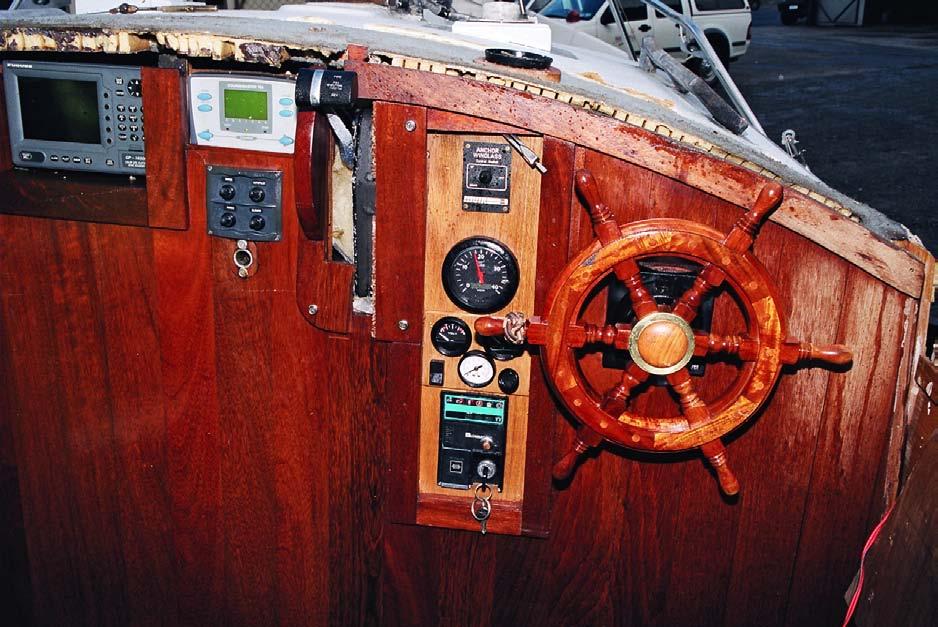 Figure 4 Helm position and controls, Timeless The position of the switches on the fuse board located in the forward cabin were as follows: Bilge pump On (automatic) Fuse blown Fridge switch Off Fuse