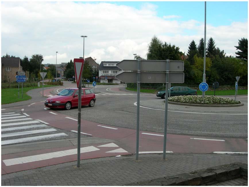 S. Daniels et al. / Journal of Safety Research 40 (2009) 141 148 143 Picture 1. Roundabout with cycle lane. the period 1991-2001 was included in the analysis.