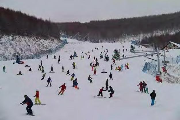 ever, it is likely that by 2022, there may be more than 1 000 ski areas in China and 40 million skier visits. Temperatures can be extremely tough and skiing in China is a unique experience.