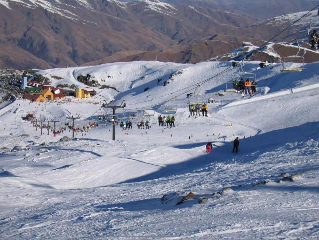 New Zealand 25 ski areas 305'558 national skiers 1'397'729 skier visits Ski areas with 5 lifts or more 40% Participation rate nationals 7% Proportion foreign skiers 36% 100
