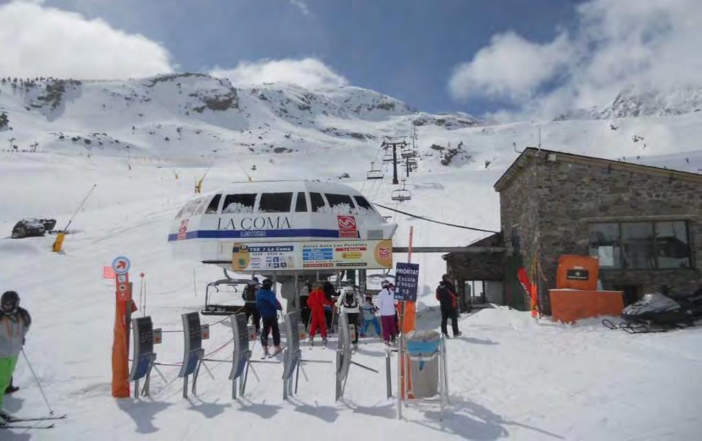 Vallnord features 43 lifts and 70 runs for a total of 93 kilometres of skiing.