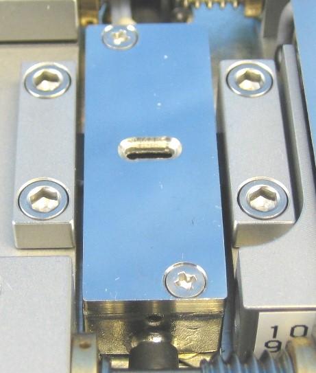 Place the sample between the screw holes on the Clamping