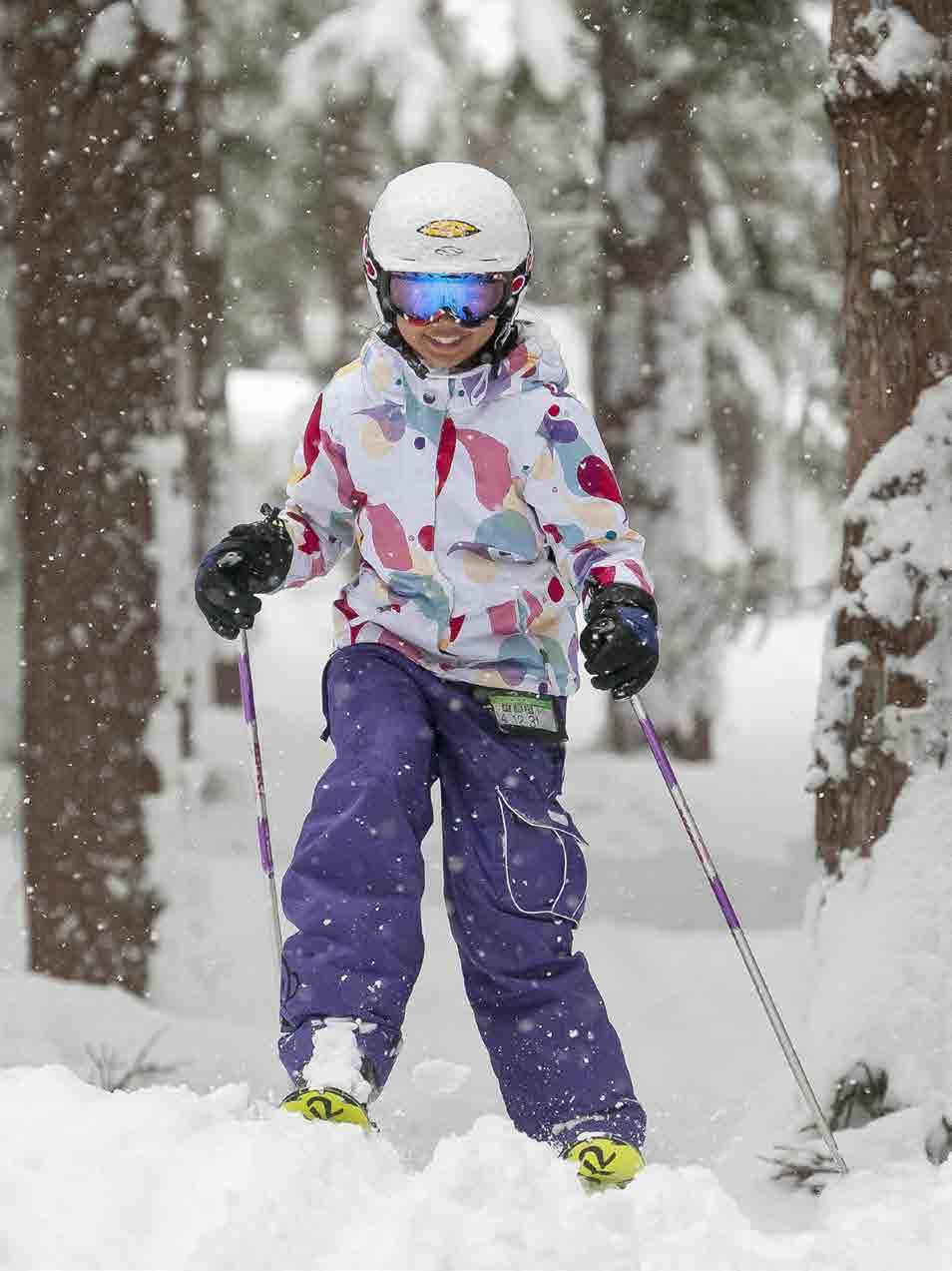 7-14 yrs GROUP SKI PROGRAM Your child has the opportunity to make friends with other group members while exploring the large variety of