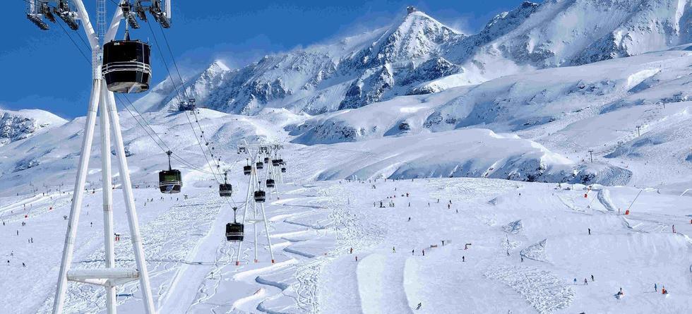 Resort Information 1 resort altitude 1860m skiing range 1120m to 3330m glacier skiing 238km of skiing