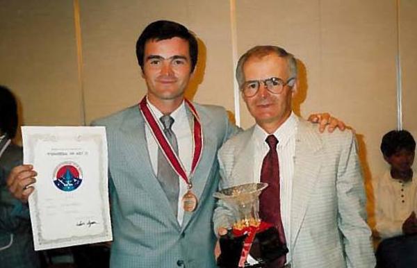 Quique, shown with his father, Mario, during an awards ceremony at an F3A