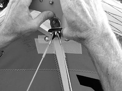 Sport 2 Breakdown Breakdown of the glider is essentially the reverse of assembly. 1. Unzip the sprog access zippers all the way to the leading edge end of the zippers.