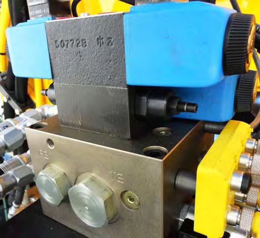 LEFT Tie Grip Manifold Left/Hand TIE GRIP CYLINDER PRESSURE REDUCING VALVE (Low Position) 1500 PSI Install a pressure gage on the tie grip cylinder pressure tap (Figure 22) that is being tested.