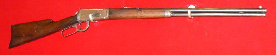 38 WCF CAL (JR-002) $ 1250 BRAND: Winchester MODEL: 1892 CALIBER:.38 WCF YEAR: 1917 BARREL LENGTH: 24 inches SERIAL: 8497XX Fine condition, round barrel barrel, bore excellent WINCHESTER 1894 RIFLE.