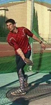 DISCUS THROW Technique throws 211 PREPARATION MOMentum Building delivery Recovery Preparation PHASE Coaches should: Objective To