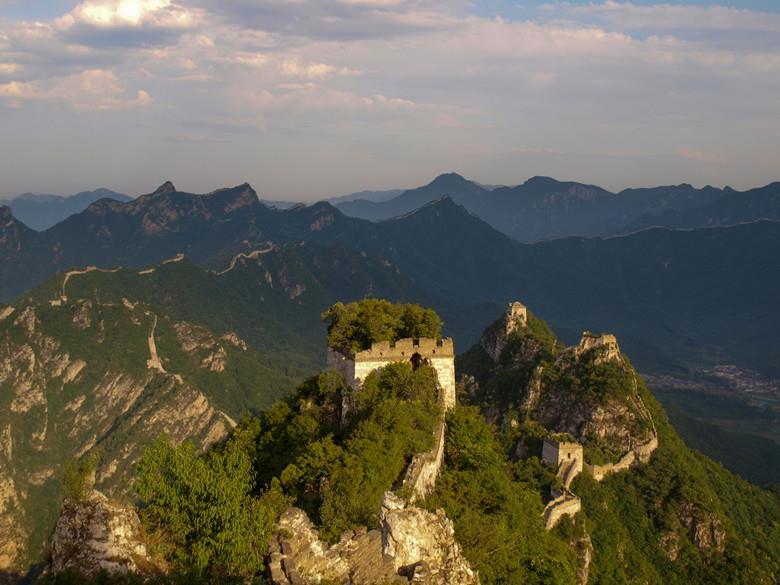 At Zhengbeikou, the hard part is now behind you. You will be rewarded with spectacular panorama of Jiankou and true nature of Jiankou basin. Afterwards, you will walk eastwards to Mutianyu.