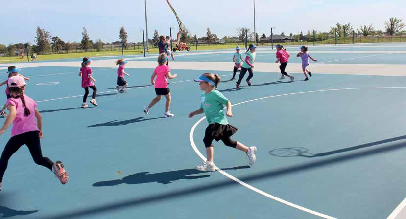 Netball in Victoria In 2015, the predominant outdoor court surface type in Greater Melbourne was acrylic resin (51%). 560 courts (64%) were multilined. 613 (69%) were lit (to some degree).