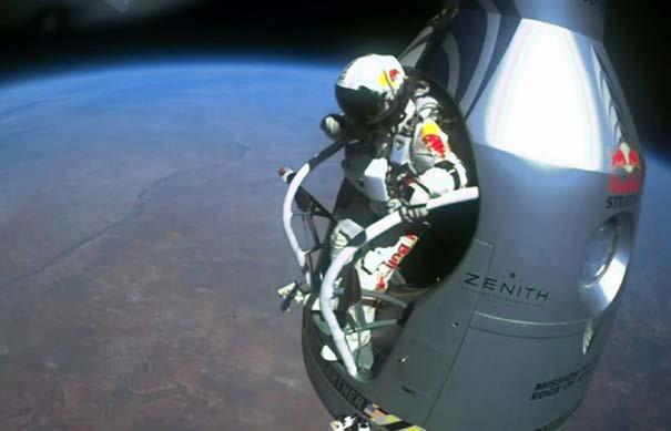 Felix prepares to break records. Felix begins his descent. Table of Contents The Jump Seen Around the World............ 4 Who Is Felix?... 5 First World Record... 6 More Records.