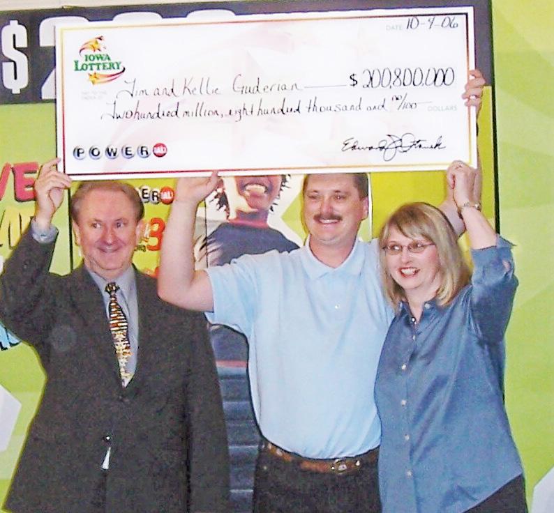 This was the first time the drawing was ever held in Iowa at a location outside the game s West Des Moines studios. Sept. 23, 2006 - Tim and Kellie Guderian of Fort Dodge win a $200.