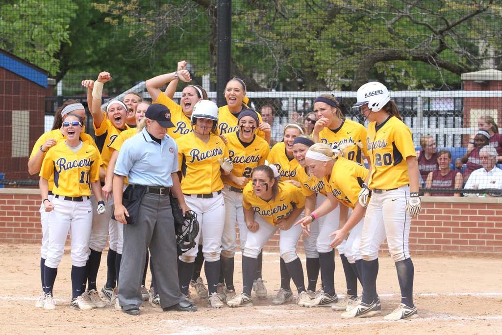 2014 MURRAY STATE... RACER SOftball TABLE OF CONTENTS Quick Facts/Schedule... 3 Media Relations... 4 Racer Field... 5 Coaches...6-7 Rosters...8-9 Players...10-25 2014 Opponents...26-29 Statistics.