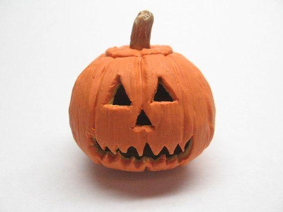 Youth Programs Halloween Clay Workshop Get in the spirit of the season with this spooky Halloween themed clay workshop. Participants will create a ceramic Jack O Lantern.
