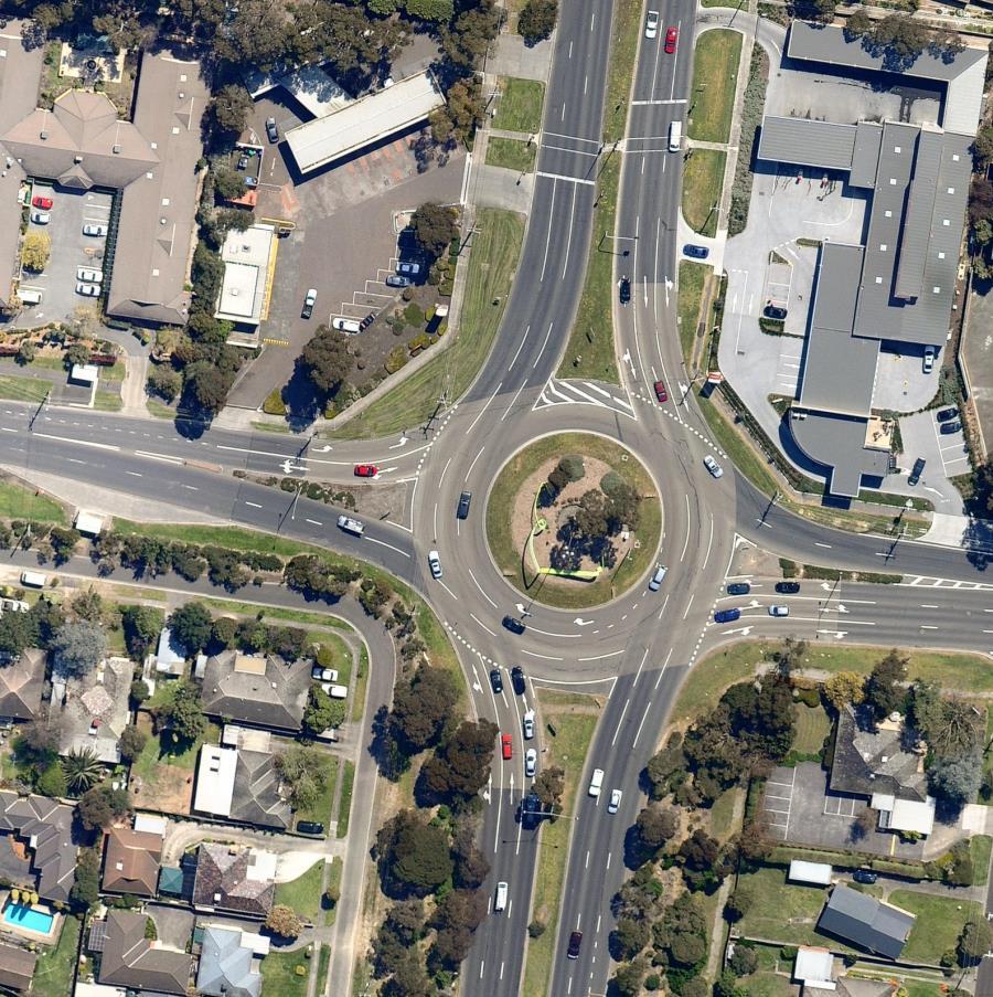 SIDRA Success Stories Example 1 Fitzsimons Lane - Porter St Roundabout, Melbourne, Australia Using SIDRA, Vic Roads engineers