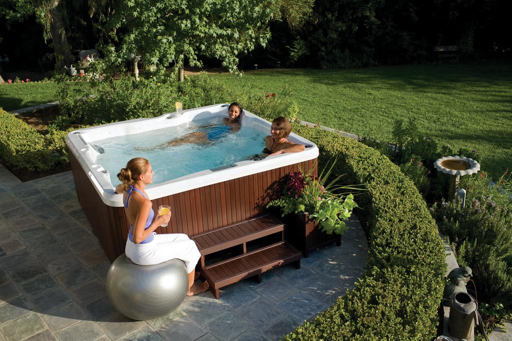 Hot Tub Buyer s Guide The Definitive Guide to Buying Your First Hot Tub Do you remember buying your first car, your first washer and dryer? How about a new boat or ATV?
