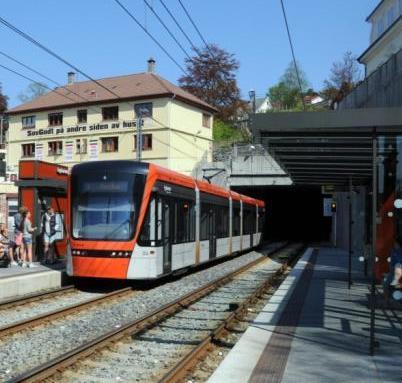 Bybanen - facts Light-rail: combines features og suburban rail