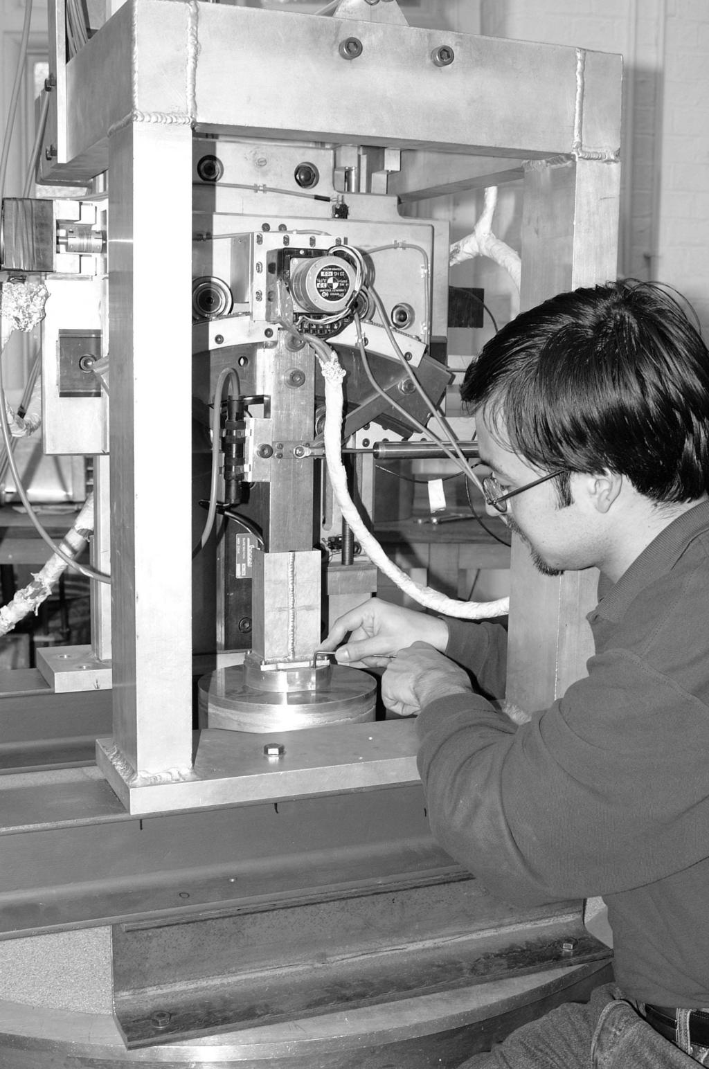 . THE RESEARCH PROGRAMME.1 Laboratory testing The laboratory tests were designed to provide the necessary data to develop theoretical models for offshore foundations.