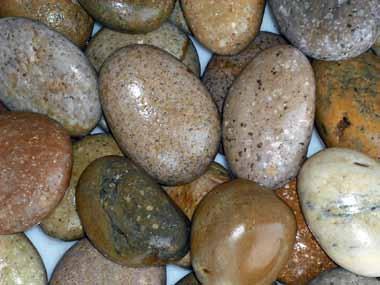 BAGGED ROCK Buff La Paz Dry wet La Paz is a beach pebble that has been worn smooth by the pounding sea.