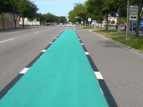 Figure 4. Black mini-stripes added to border of green bike lane weaving area.