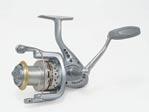 Features include 4+1 stainless steel ball bearings, infinite anti-reverse, long-cast spool, and a lightweight graphite