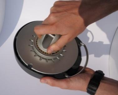 Check in by furling with your hand if the system works correctly (locks in and locks off when