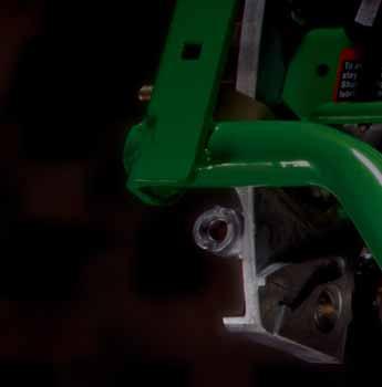 A linking bar connects both sides of the rear roller to a high-reduction ratio worm gear, allowing