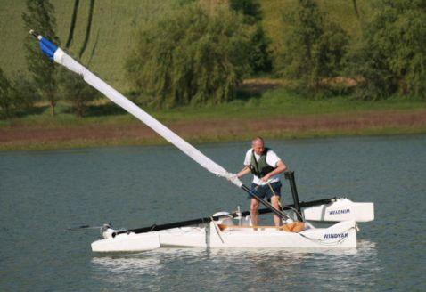 boat allows to keep all uses and advantages of a kayak.