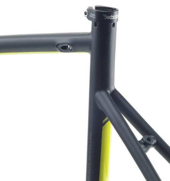 RAN is fully compatible with mechanical and electronic shifting systems by running the cables inside the down tube and in the chain stays, via an internal bottom bracket passage.