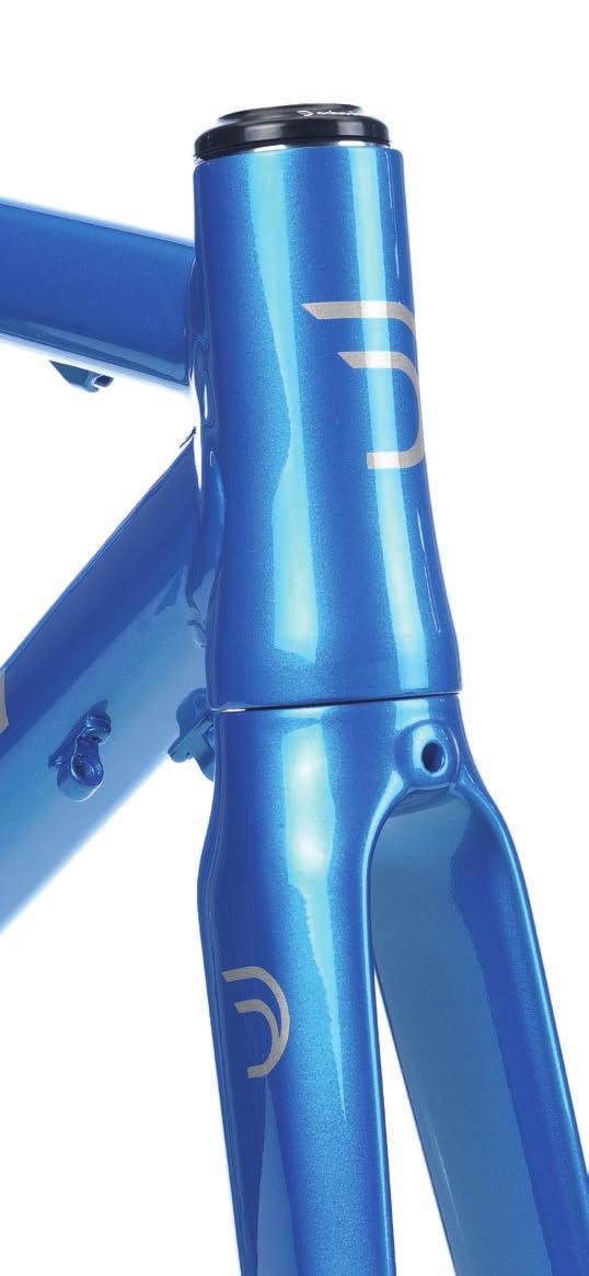 Yes if you use a tapered headset 1 1/8 on the top and 1 1/2 on the bottom with integrated crown and it s equipped with Stream carbon/ aluminium fork with aluminium stem and drop-out and aluminium