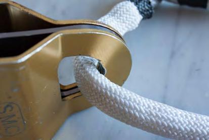 ! Ensure protective Dyneema sleeving is in contact with all components connected to the Soft Shackle.