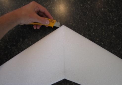 Press the spar into the slit. Glue it in with CA glue.