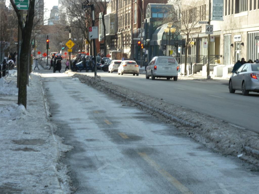The main challenges and issues: Adapting (improving) the snow removal methods to better meet the needs of cyclists; Fostering