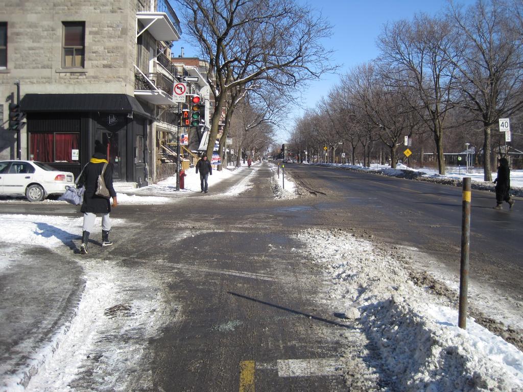 Bike paths and the Snow Removal Policy Bike paths provided in streets and identified by road markings as well as bike paths separated from