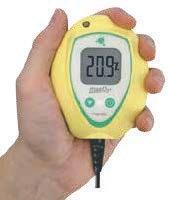 Sensor & OxyKnob) Comfortable handheld design Impact resistant & drip proof Large LCD with 3 digit