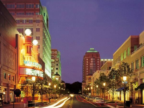 The Annapolis Towne Centre provides those who live and work there with a sense of community within a walkable mixed-use neighborhood. 2.