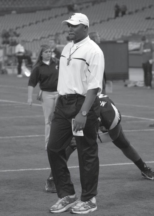 , Northern Indiana, and Cincinnati Ernest Jones is entering his third season on Brian Kelly s staff. Jones primary responsibility is instructing the Bearcats running backs.